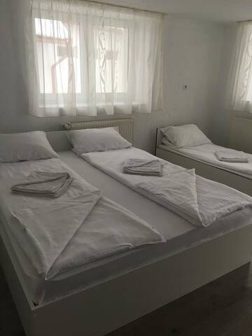 Фото номера Трехместный номер Делюкс Гостевой дом SZEKERES Vendégház г. Корунд 6