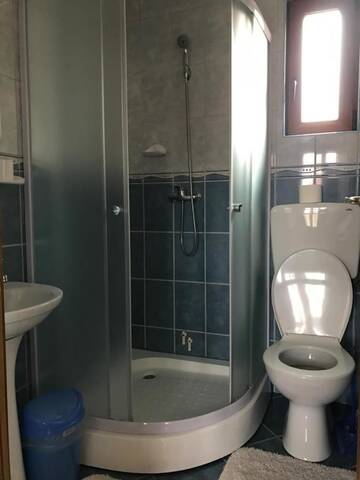 Фото номера Семейное бунгало Комплексы для отдыха с коттеджами/бунгало Patakmenti Panzió Spa г. Корунд 3